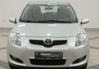 Подержанный автомобиль Toyota Auris Hatchback 2008 года (6 фото)