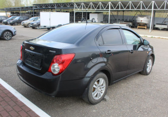 Подержанный автомобиль Chevrolet Aveo Sedan 2013 года (7 фото)