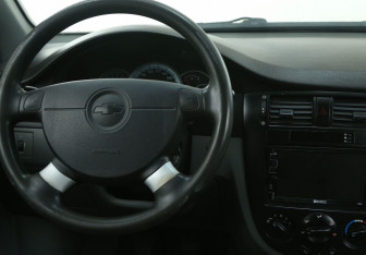 Подержанный автомобиль Chevrolet Lacetti Sedan 2007 года (14 фото)