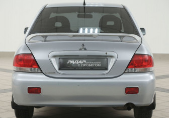 Подержанный автомобиль Mitsubishi Lancer Sedan 2006 года (3 фото)