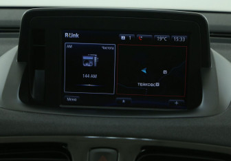 Подержанный автомобиль Renault Megane Hatchback 2013 года (15 фото)