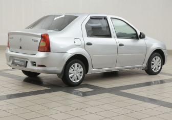 Подержанный автомобиль Renault Logan Sedan 2013 года (4 фото)