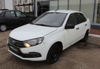 Подержанный автомобиль LADA (ВАЗ) Granta Sedan 2019 года (7 фото)