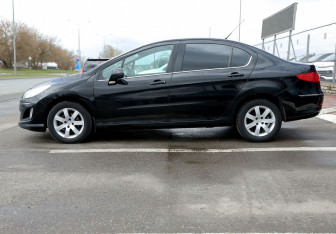 Подержанный автомобиль Peugeot 408 2013 года (8 фото)