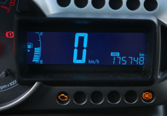 Подержанный автомобиль Chevrolet Aveo Sedan 2012 года (17 фото)