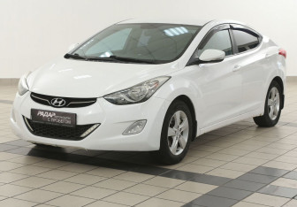 Подержанный автомобиль Hyundai Elantra Sedan 2011 года (8 фото)