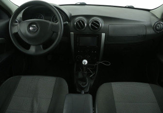 Подержанный автомобиль Nissan Almera Sedan 2014 года (12 фото)