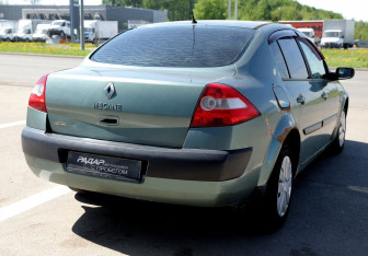 Подержанный автомобиль Renault Megane Sedan 2005 года (6 фото)