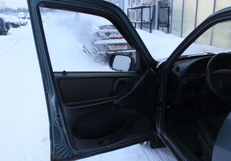 Подержанный автомобиль Chevrolet Niva 2007 года (10 фото)