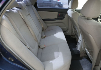 Подержанный автомобиль Kia Cerato Sedan 2006 года (11 фото)