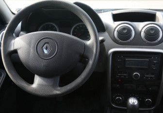 Подержанный автомобиль Renault Duster 2013 года (14 фото)