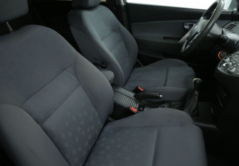 Подержанный автомобиль Nissan Primera Sedan 2005 года (10 фото)