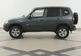 Подержанный автомобиль Chevrolet Niva 2012 года (7 фото)