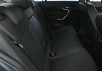 Подержанный автомобиль Opel Insignia Sedan 2009 года (11 фото)