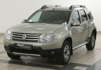 Подержанный автомобиль Renault Duster 2014 года (8 фото)