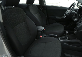 Подержанный автомобиль Kia Rio Sedan 2014 года (10 фото)