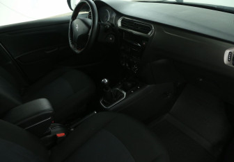Подержанный автомобиль Citroen C-Elysee 2013 года (9 фото)