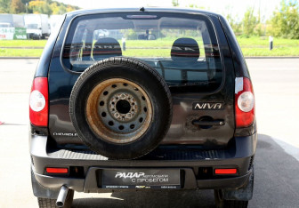 Подержанный автомобиль Chevrolet Niva 2010 года (5 фото)