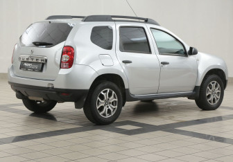 Подержанный автомобиль Renault Duster 2015 года (4 фото)