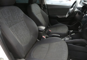 Подержанный автомобиль Kia Rio Sedan 2013 года (10 фото)