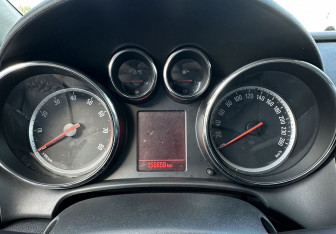 Подержанный автомобиль Opel Astra Hatchback 2012 года (12 фото)