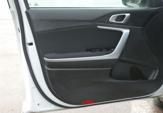 Подержанный автомобиль Kia Ceed Hatchback 2022 года (22 фото)