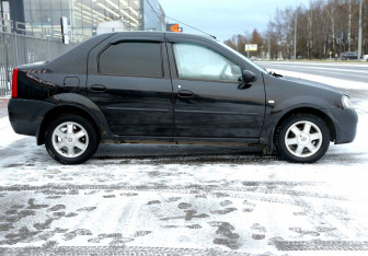 Подержанный автомобиль Renault Logan Sedan 2009 года (7 фото)
