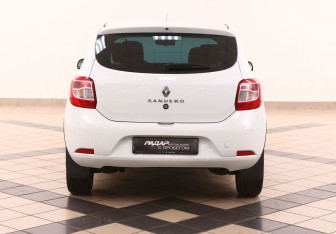 Подержанный автомобиль Renault Sandero 2020 года (5 фото)