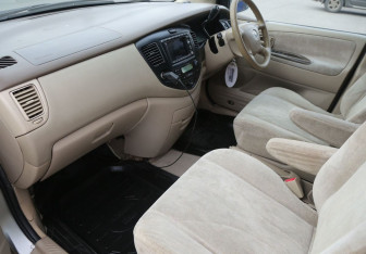 Подержанный автомобиль Mazda MPV 2000 года (9 фото)
