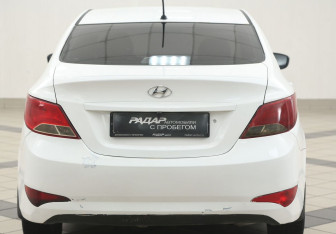 Подержанный автомобиль Hyundai Solaris Sedan 2015 года (3 фото)