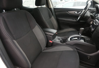 Подержанный автомобиль Nissan Qashqai 2021 года (10 фото)