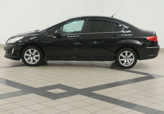 Подержанный автомобиль Peugeot 408 2013 года (7 фото)