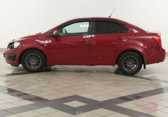Подержанный автомобиль Chevrolet Aveo Sedan 2014 года (7 фото)