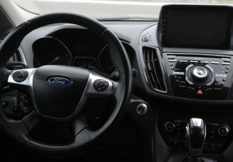 Подержанный автомобиль Ford Kuga 2014 года (15 фото)