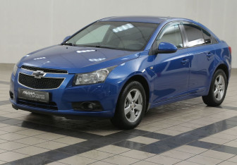 Подержанный автомобиль Chevrolet Cruze Sedan 2011 года (8 фото)