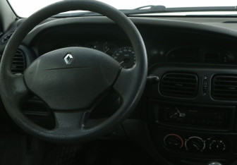 Подержанный автомобиль Renault Megane Wagon 2000 года (14 фото)