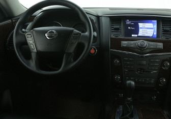 Подержанный автомобиль Nissan Patrol 2011 года (14 фото)