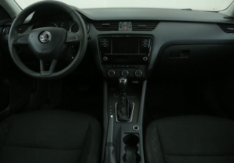 Подержанный автомобиль Skoda Octavia Liftback 2018 года (12 фото)