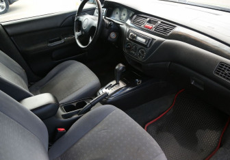 Подержанный автомобиль Mitsubishi Lancer Sedan 2004 года (9 фото)