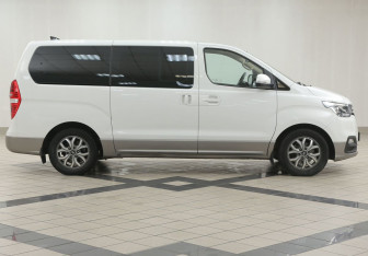 Подержанный автомобиль Hyundai H-1 2019 года (5 фото)