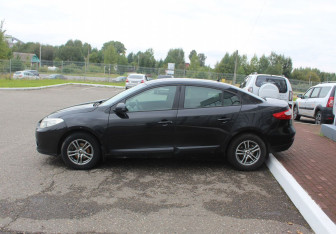 Подержанный автомобиль Renault Fluence 2011 года (4 фото)