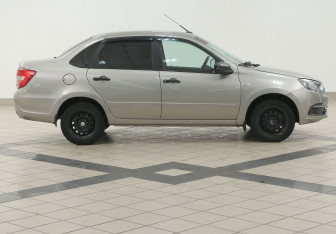 Подержанный автомобиль LADA (ВАЗ) Granta Sedan 2021 года (5 фото)