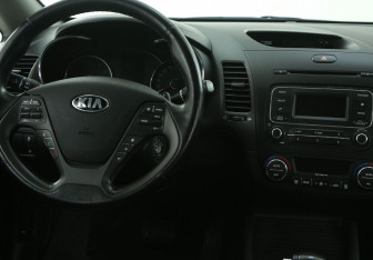 Подержанный автомобиль Kia Cerato Sedan 2015 года (14 фото)