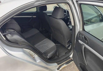 Подержанный автомобиль Skoda Octavia Liftback 2009 года (10 фото)