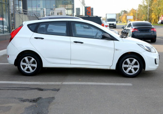 Подержанный автомобиль Hyundai Solaris Hatchback 2013 года (7 фото)