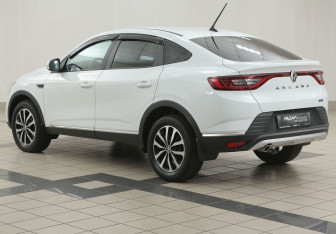 Подержанный автомобиль Renault Arkana 2020 года (2 фото)