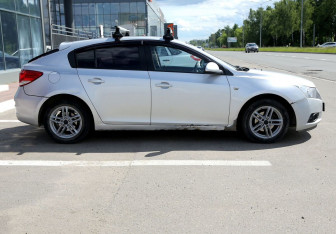 Подержанный автомобиль Chevrolet Cruze Hatchback 2012 года (7 фото)