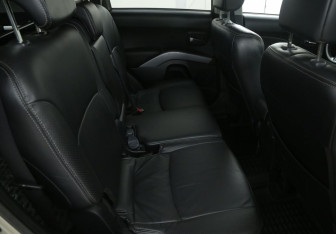 Подержанный автомобиль Mitsubishi Outlander 2008 года (11 фото)
