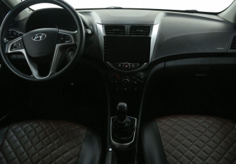 Подержанный автомобиль Hyundai Solaris Sedan 2014 года (12 фото)