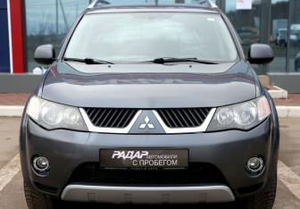 Подержанный автомобиль Mitsubishi Outlander 2008 года (2 фото)